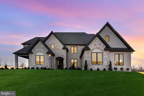 9 Sailfish Dr, Mechanicsburg, PA 17050