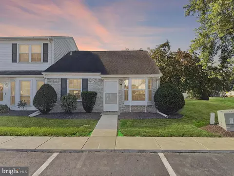 11 Southpoint Dr, Mechanicsburg, PA 17055