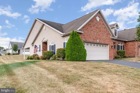 1555 Revere Dr, Mechanicsburg, PA 17050