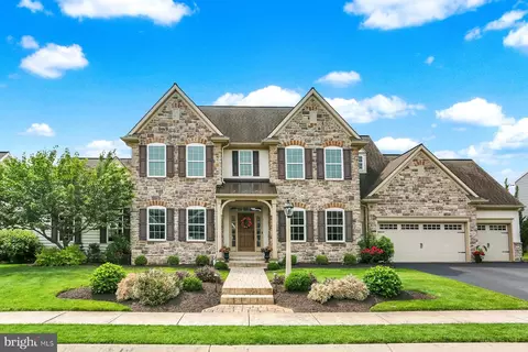 1525 Zestar Dr, Mechanicsburg, PA 17055
