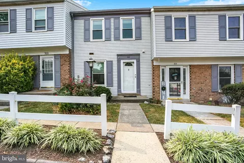 702 Allenview Dr, Mechanicsburg, PA 17055