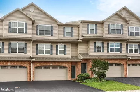 8 Vista Cir, Lemoyne, PA 17043