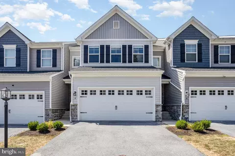 3 Woods Dr, Camp Hill, PA 17011