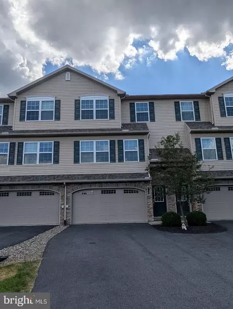 130 Old Schoolhouse Ln, Mechanicsburg, PA 17055