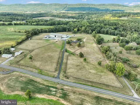 211 W Middlesex Dr, Carlisle, PA 17013