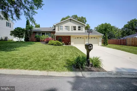 922 Willshire Dr, Mechanicsburg, PA 17050