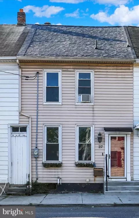 27 W Simpson St, Mechanicsburg, PA 17055