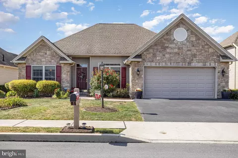 917 Macoun Dr, Mechanicsburg, PA 17055