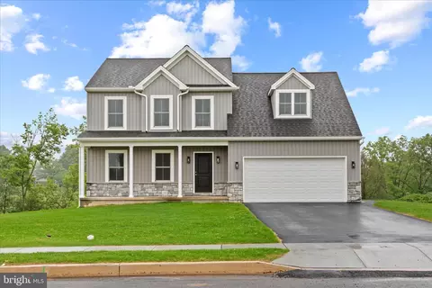 10 Stream Dr, Carlisle, PA 17013