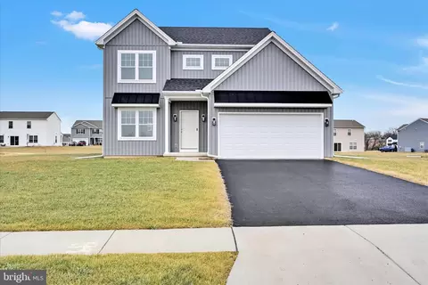 14 Family Dr, Carlisle, PA 17013