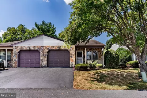 809 N Walnut St, Mechanicsburg, PA 17055