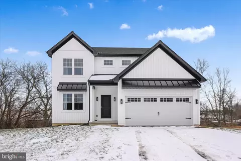 6 Stream Dr, Carlisle, PA 17013