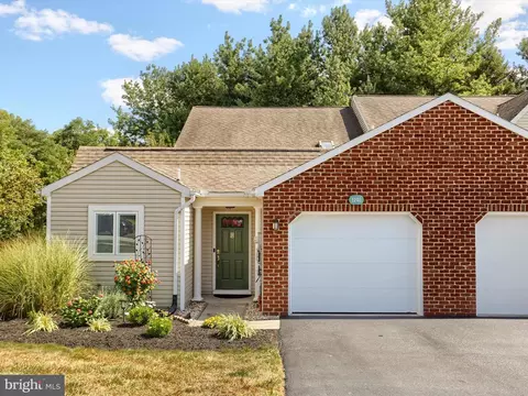 1240 Summitview Ct, New Cumberland, PA 17070