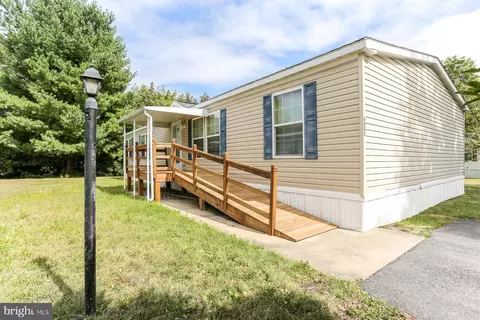 6002 Hummingbird Dr, Mechanicsburg, PA 17050
