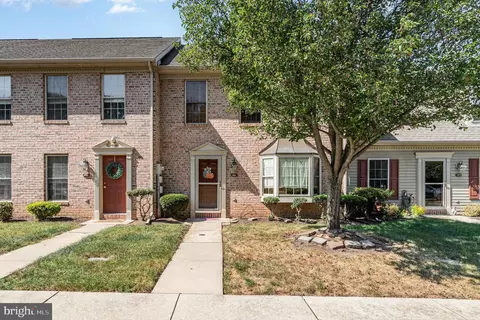 401 Stonehedge Ln, Mechanicsburg, PA 17055