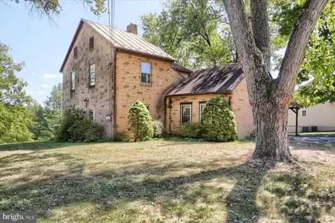 181 Shatto Dr, Carlisle, PA 17013