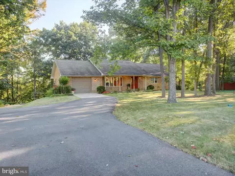 29 Byers Rd, Shippensburg, PA 17257