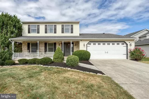 4 Ash Dr, Mechanicsburg, PA 17050