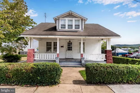 420 Chestnut St, Mount Holly Springs, PA 17065