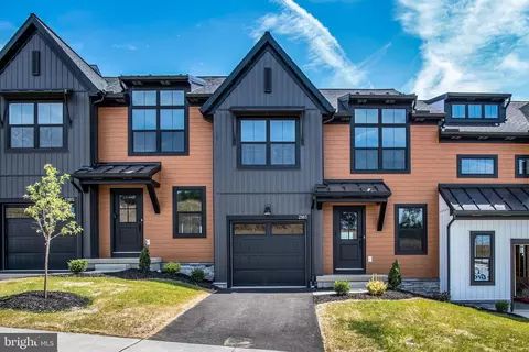 2117 S Autumn Chase Dr #009-02, Mechanicsburg, PA 17055