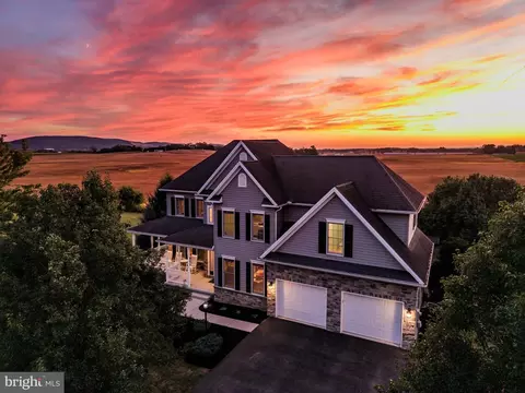 391 Chestnut Dr, Boiling Springs, PA 17007