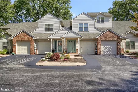 5218 Cobblestone Dr, Mechanicsburg, PA 17055