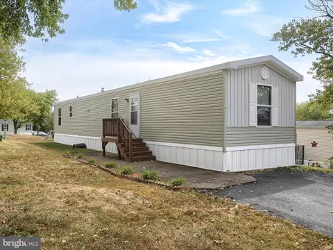 4 Mimosa Ln, Carlisle, PA 17015