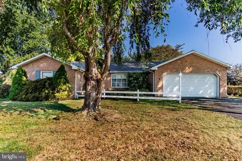 203 Cumberland Dr, Carlisle, PA 17013