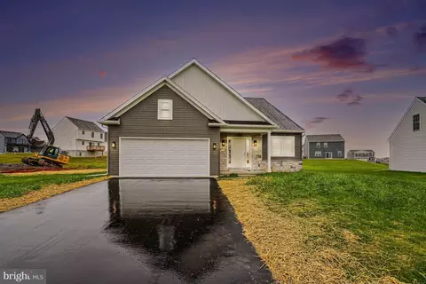 4 Family Dr, Carlisle, PA 17013