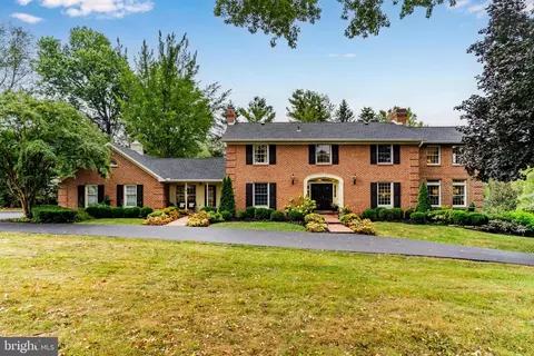 3517 Foxcroft Dr, Camp Hill, PA 17011