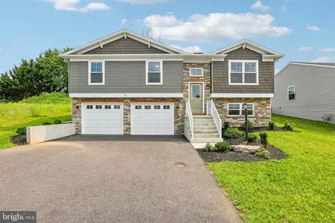 10 Cheltenham Ln, Carlisle, PA 17013
