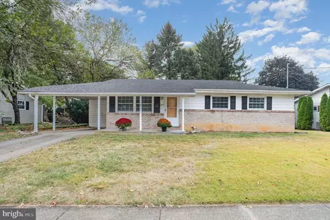 4606 S Clearview Dr, Camp Hill, PA 17011
