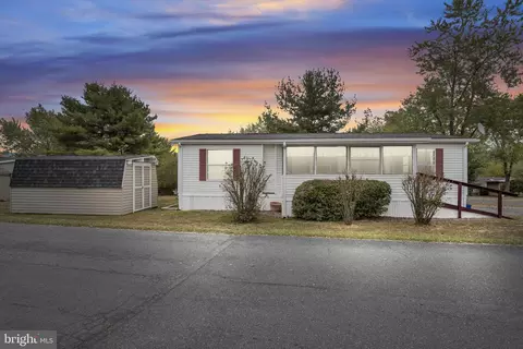 33 Redwood Ln, Carlisle, PA 17015