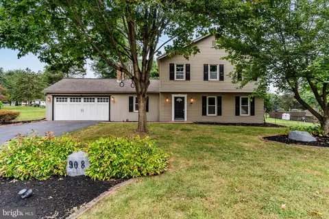 908 Knepper Dr, Mechanicsburg, PA 17055