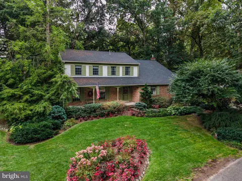 25 Forest Dr, Mechanicsburg, PA 17055