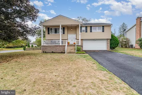2 Cumberland Dr, Carlisle, PA 17013
