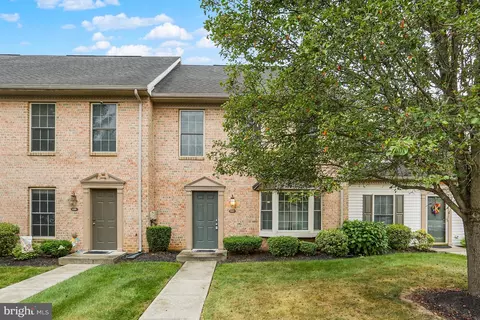 132 Melbourne Ln, Mechanicsburg, PA 17055