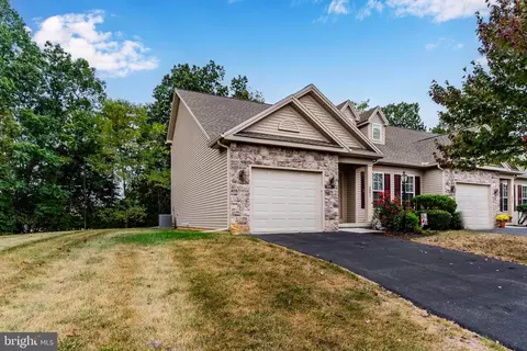 201 Stonehedge Dr, Carlisle, PA 17015
