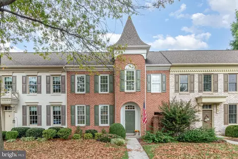 19 Devonshire Sq, Mechanicsburg, PA 17050
