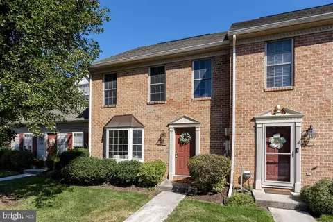 325 Stonehedge Ln, Mechanicsburg, PA 17055