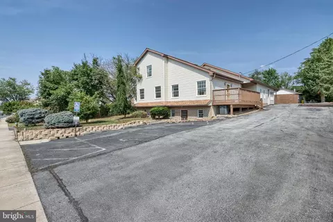 305 W Shady Ln, Enola, PA 17025
