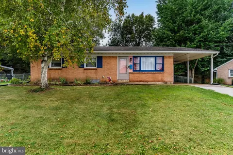 920 W Foxcroft Dr, Camp Hill, PA 17011