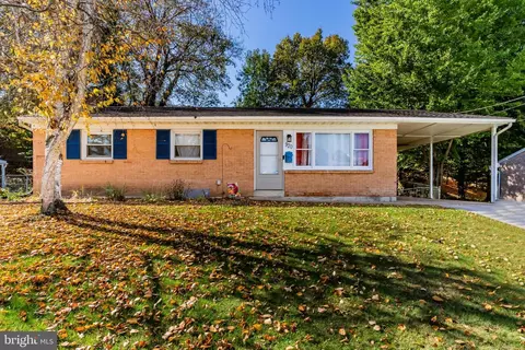920 W Foxcroft Dr, Camp Hill, PA 17011