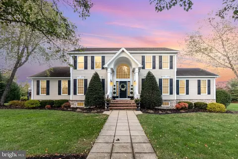 1 Bridgeport Dr, Mechanicsburg, PA 17050