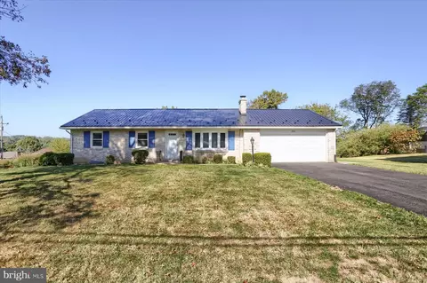201 Hilltop Rd, Boiling Springs, PA 17007