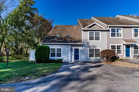 60 Courtyard Dr, Carlisle, PA 17013