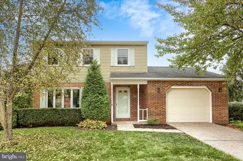 30 Edgewood Dr, Mechanicsburg, PA 17055