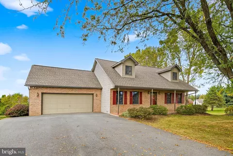 7 Dogwood Dr, Shippensburg, PA 17257