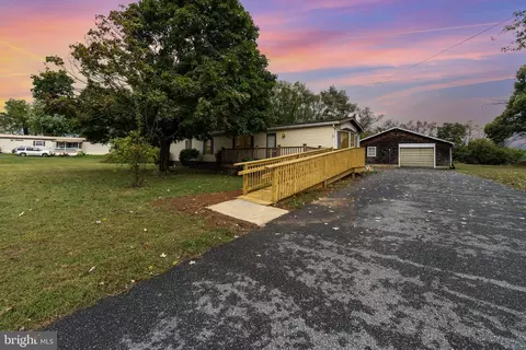 40 Back St, Carlisle, PA 17015