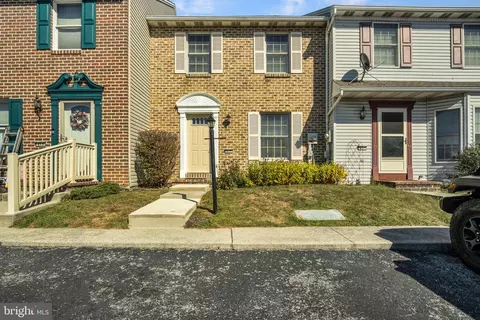 653 Park Ridge Dr, Mechanicsburg, PA 17055